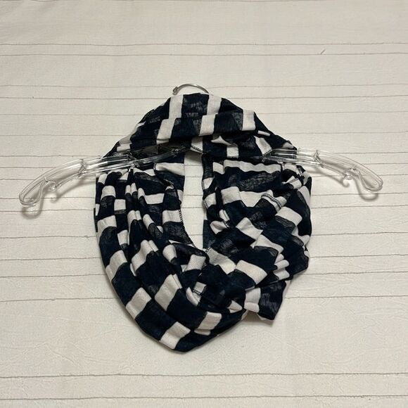 Accessories - NWOT blue and white striped Infinity Scarf